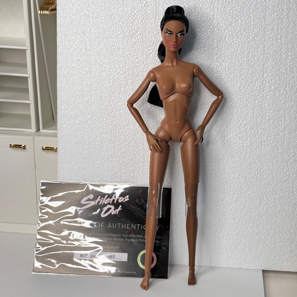 Integrity Toys Poppy Parker Bird of Prey 2024 Stilettos Out Convention Nude Doll - Picture 2 of 10